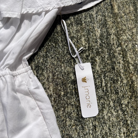 NWT White Embroidered Romper SIZE LARGE - Picture 2 of 2